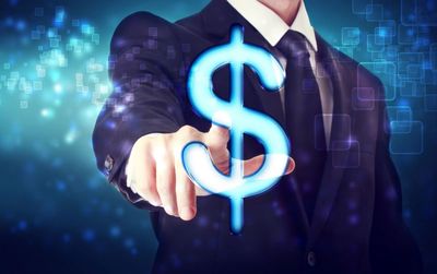 通胀忧虑与美国信用评级下调仍支撑金价走高，短期维持震荡上行